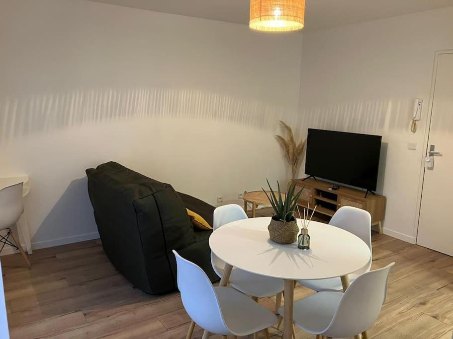 Studio Cosy 12 Min Arc De Triomphe Apartment Rueil-Malmaison Luaran gambar