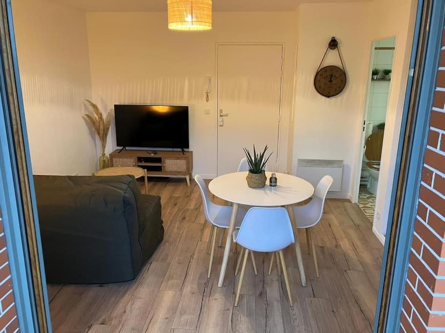 Studio Cosy 12 Min Arc De Triomphe Apartment Rueil-Malmaison Luaran gambar